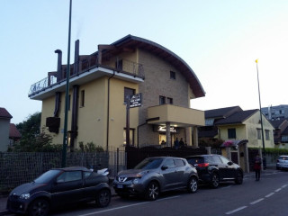 /pizzeria Napoli è