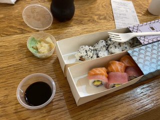 Noodles&sushi