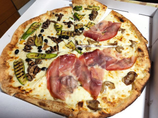 La Rustica Pizzeria
