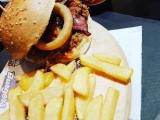 Maco's Pub