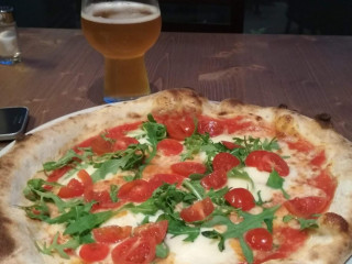 La Rosa Scarlatta Pizzeria