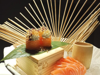 Coco Sushi Poké Cucina Asiatica.