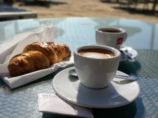 Pelikano Beach Club