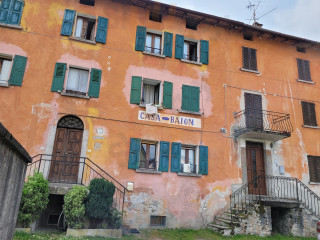 Mengasca