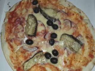 Bugs Bunny Pizza