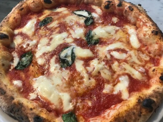 Johnnytakeue' Pizzeria D'eccellenza Vomero