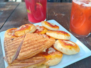 Hemingway Cafe