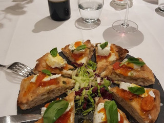 La Rosa Scarlatta Pizzeria