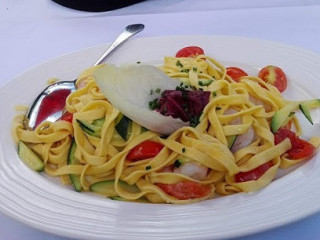 Helmhotel E Pizzeria