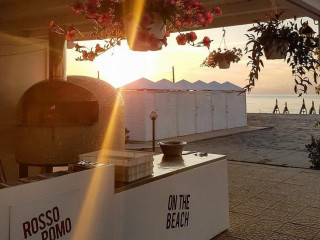 Rossopomodoro On The Beach
