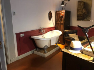 Soprarno Suites