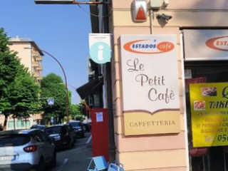 Le Petit Cafe