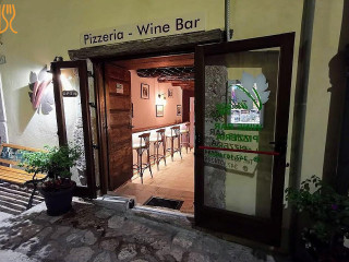 Vintage Wine Pizzeria