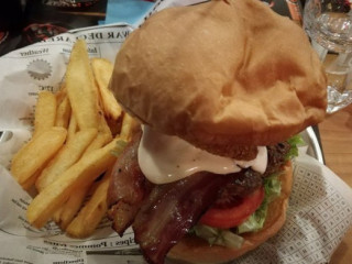 Harley’s Pub
