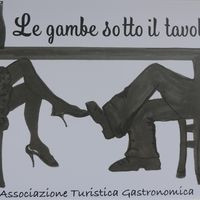 Le Gambe Sotto Il Tavolo